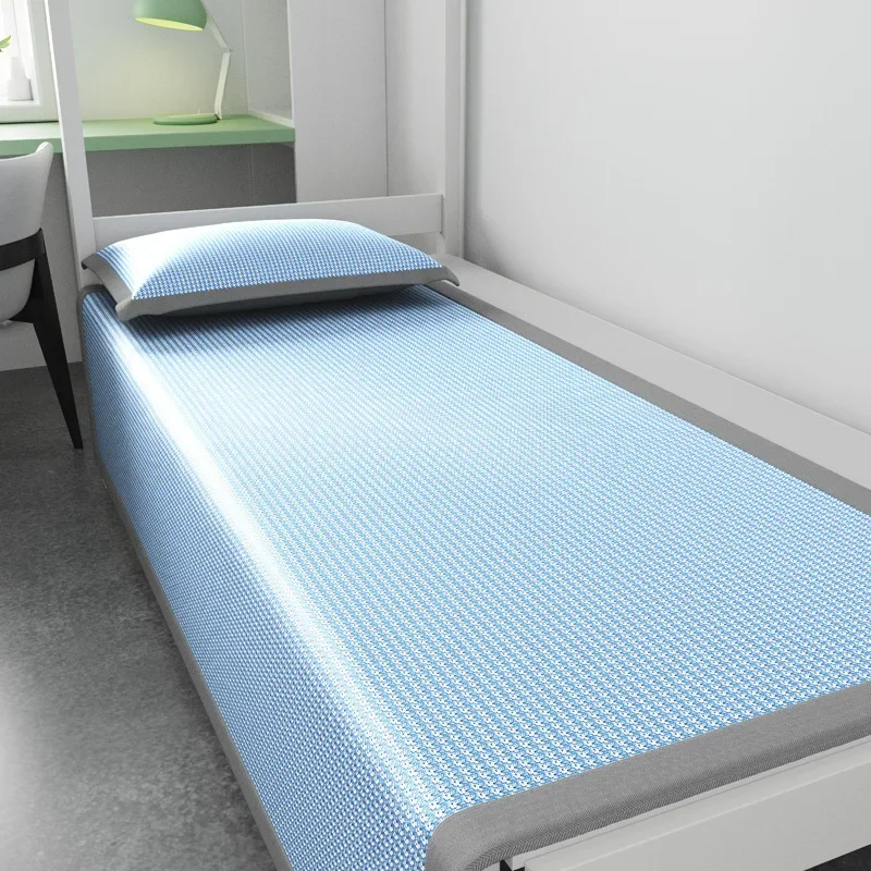 Tapis de Lit Rafraîchissant – Effet Soie Glacée et Tissu Respirant pour les Nuits d’Été