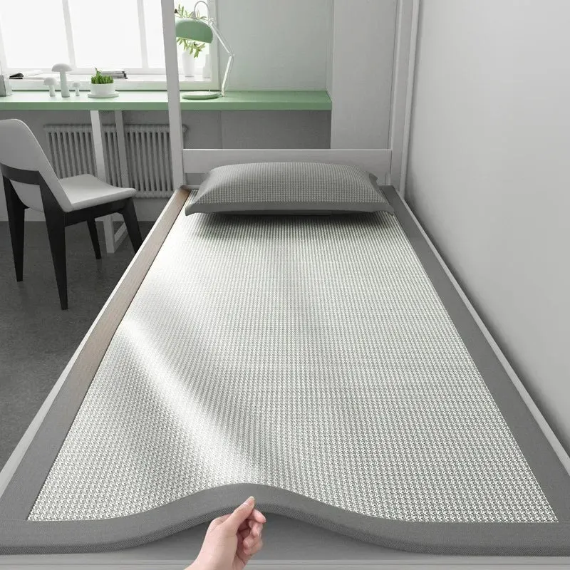 Tapis de Lit Rafraîchissant – Effet Soie Glacée et Tissu Respirant pour les Nuits d’Été