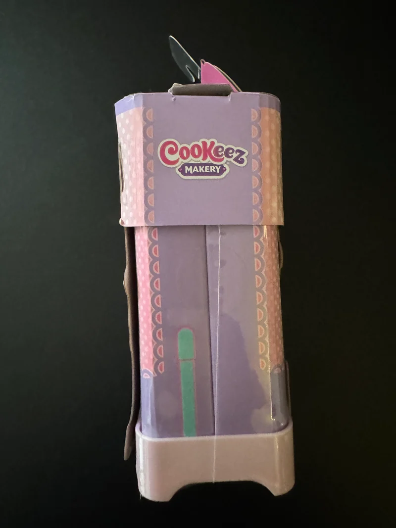 Cookeez Makery Hello Kitty & Friends Oven Playset – Interactive Bake & Reveal Toy, Includes Mystery Warm Scented Plush (Hello Kitty, Cinnamoroll, or My Melody), Mixing Tools, Dough, Accessories, 5+