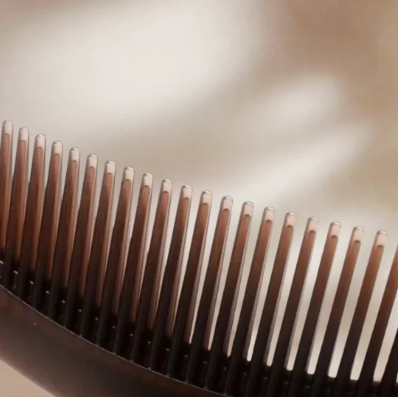 Peigne Anti-Pellicules Auto-nettoyant & Antistatique