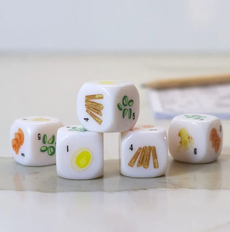 USAOPOLY YAHTZEE: Naruto Shippuden Collectible Ramen Bowl Dice Cup - Classic Family Dice Game Based on Anime Show - Great for Family Game Night