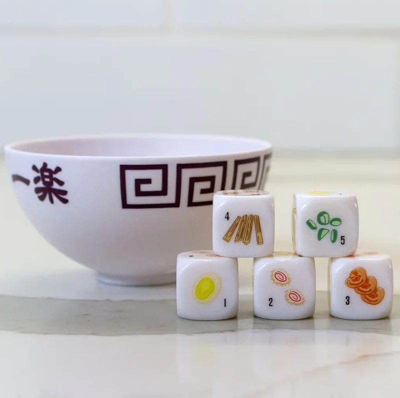 USAOPOLY YAHTZEE: Naruto Shippuden Collectible Ramen Bowl Dice Cup - Classic Family Dice Game Based on Anime Show - Great for Family Game Night