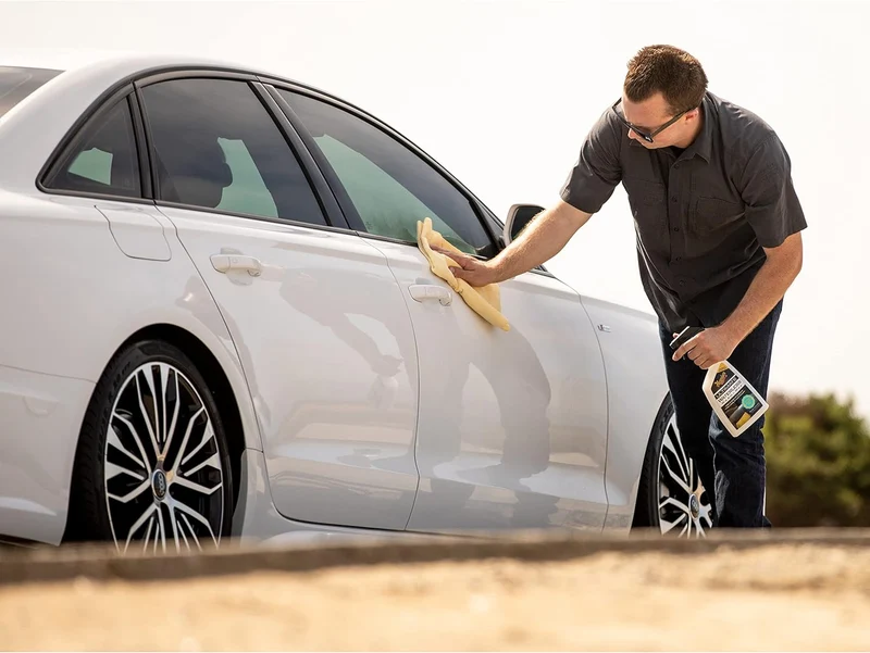 Meguiar’s Ultimate Waterless Wash & Wax, Scratch-Free Cleaning Spray 2-in-1 Detailer for Shine (26 Oz)