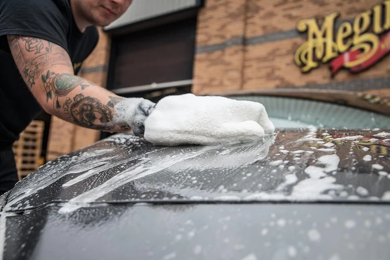 Meguiar's Microfiber Wash Mitt, Super-Thick, Reusable Wash for Ultimate Finish - 1 Pack