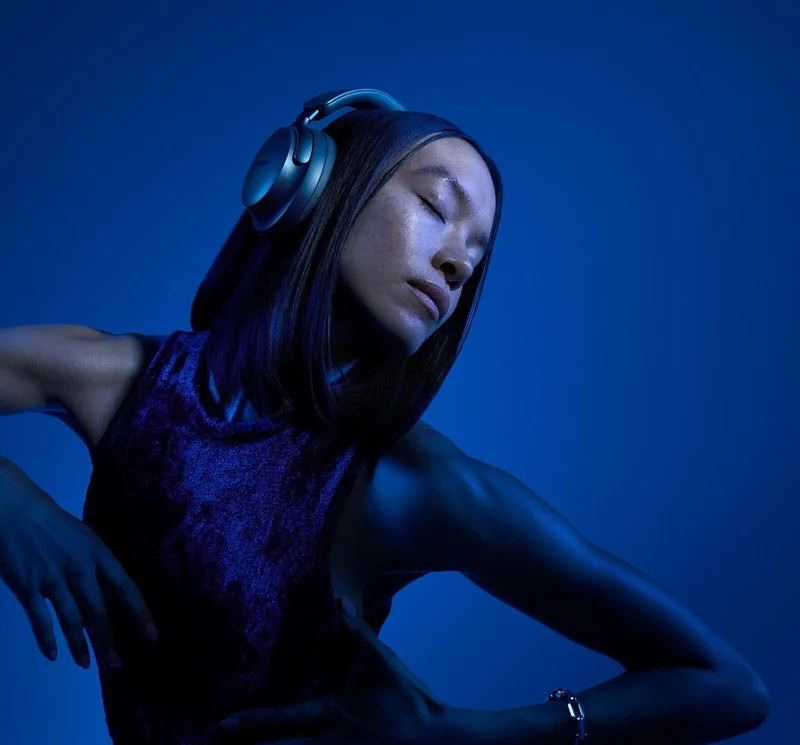 Bose QuietComfort Ultra Bluetooth Wireless Headphones Over Ear Noise Cancelling Lunar Blue
