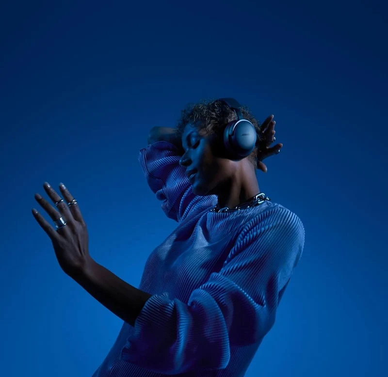 Bose QuietComfort Ultra Bluetooth Wireless Headphones Over Ear Noise Cancelling Lunar Blue