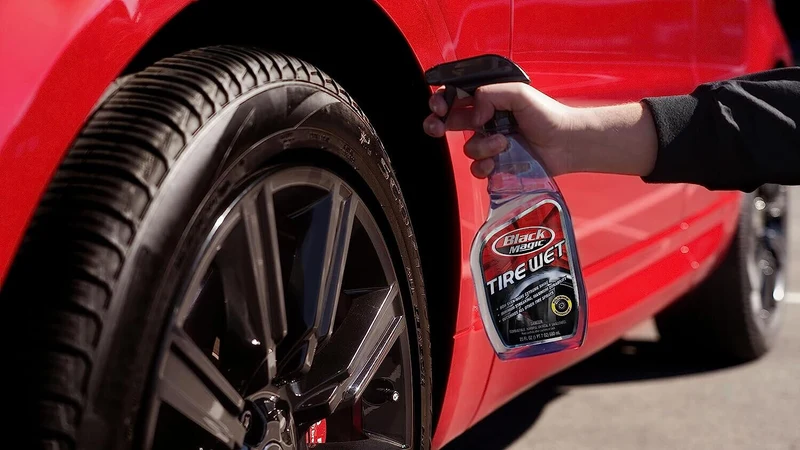 Black Magic Wet Tire Spray Shine BM23 Enhancement Protective Appeal, 23 oz.